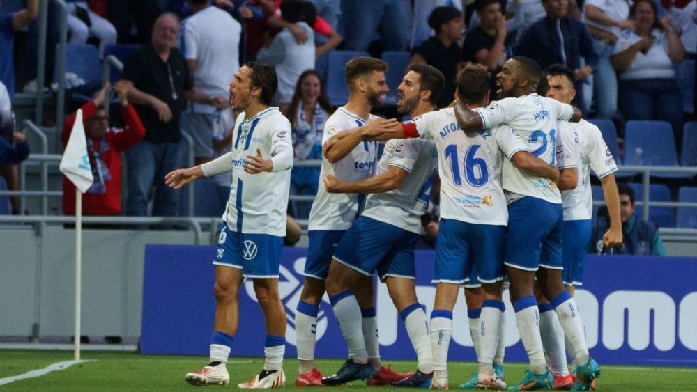 英超第14轮，阿森纳主场2-1战胜狼队。